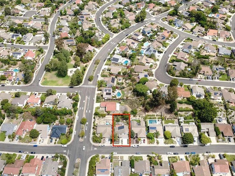 2604 Jacaranda Ave — Photo 32