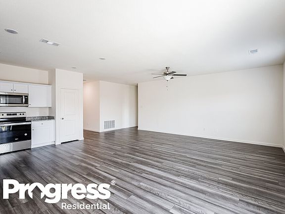 5th image of 723 Oakhurst Dr