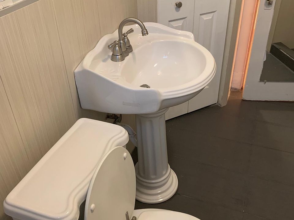 1st image of 1932 Clarence Ave #2