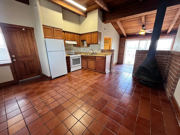 2620 W Ironwood Hill Dr #16 — Photo 3