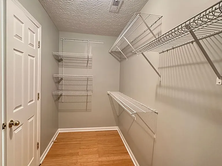 516 Millpond Rd — Photo 13