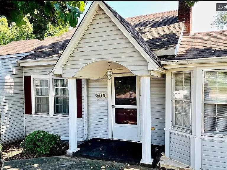2419 S Greenwood Ave — Photo 2