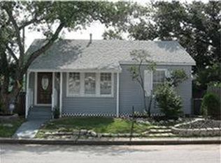 1914 52nd St, Galveston, TX 77551