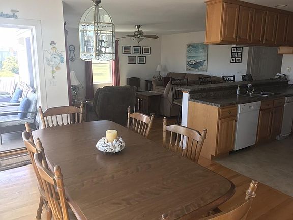 4th image of 533 N End Blvd #1