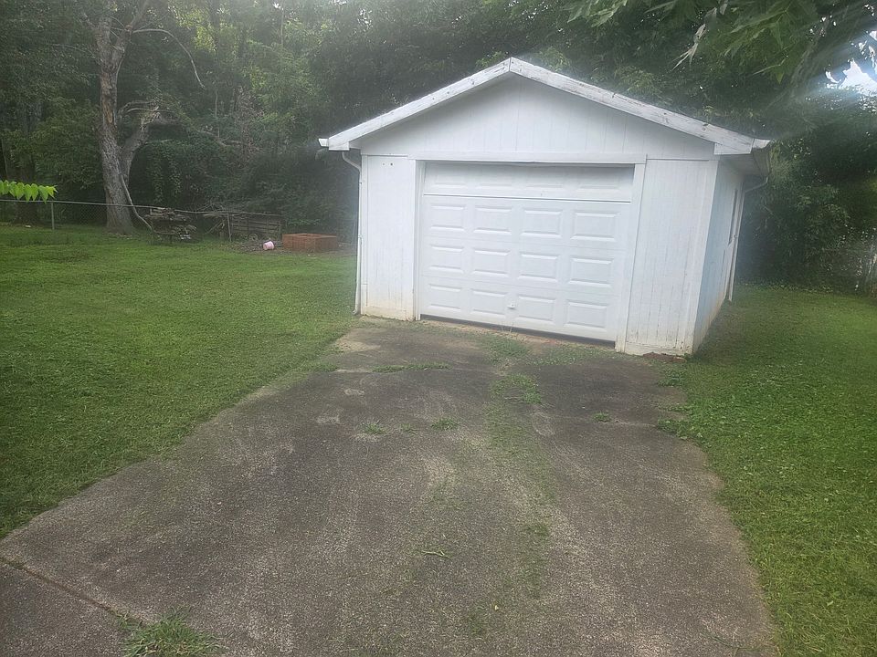 2nd image of 220 Fagan St