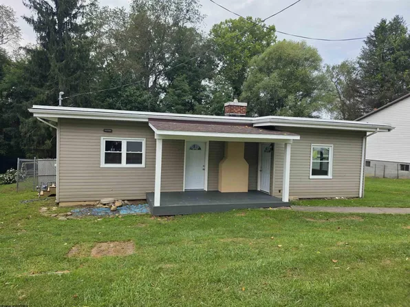 36 Park St, Shinnston, WV 26431