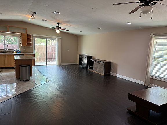 3rd image of 5142 Greenway Dr