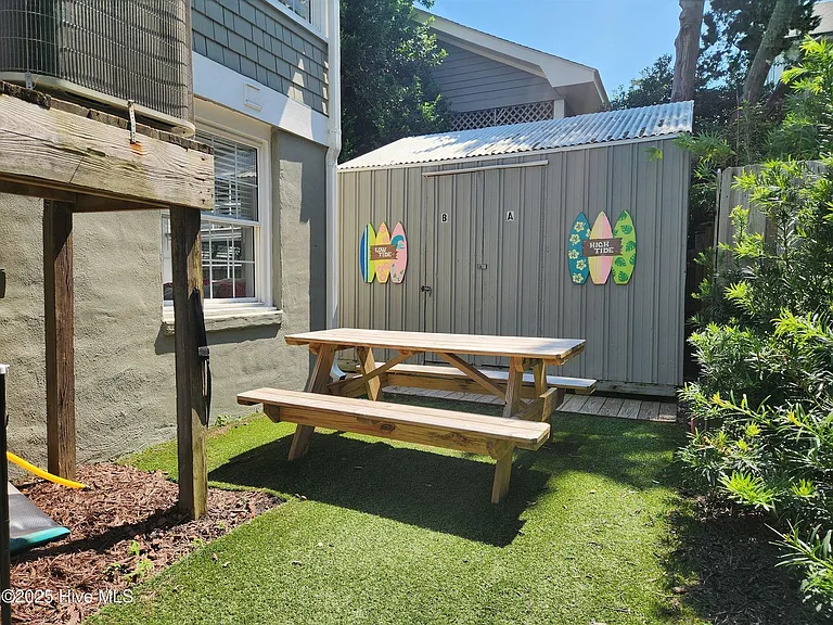 21 W Henderson St — Photo 47