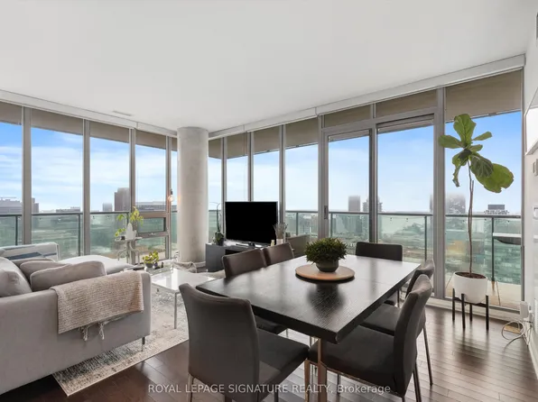 33 Lombard St #3205, Toronto, ON M5C 3H8