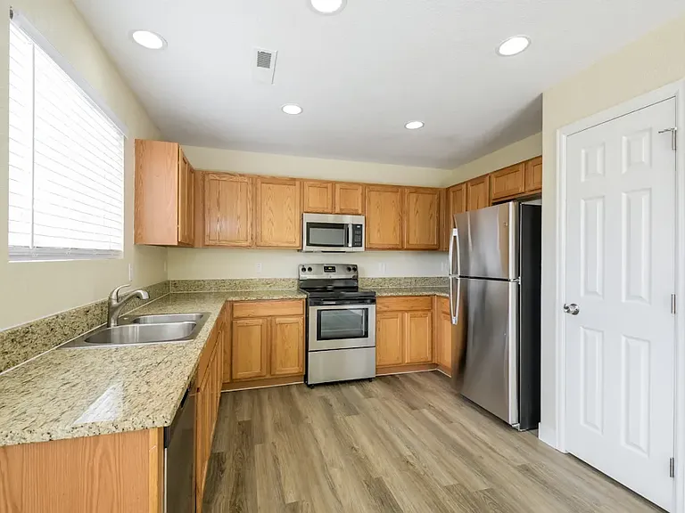 723 Canyon Ln — Photo 8