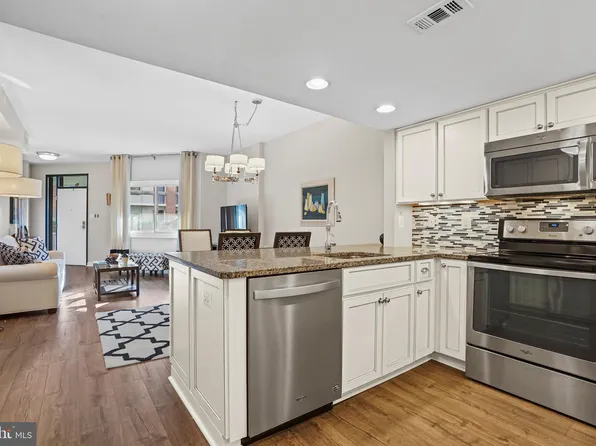 1951 Sagewood Ln APT 105, Reston, VA 20191