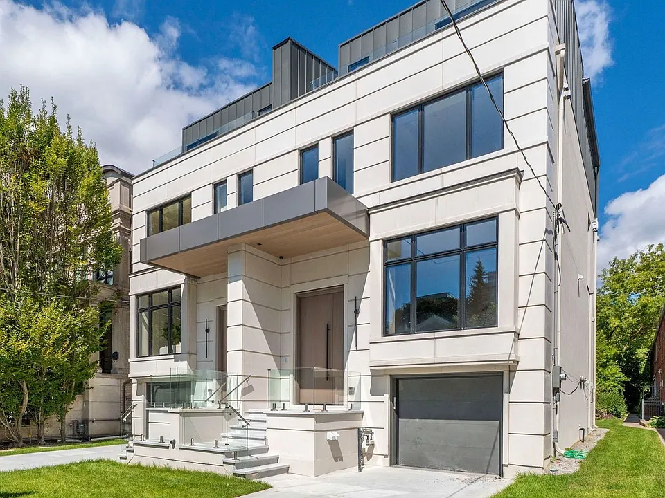 106 Heath St W