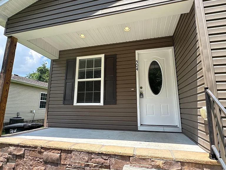 504 Wheeler St — Photo 2