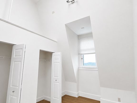 5th image of 803 E 6th St APT 509