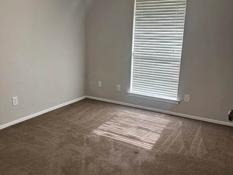 203 Linda St — Photo 14