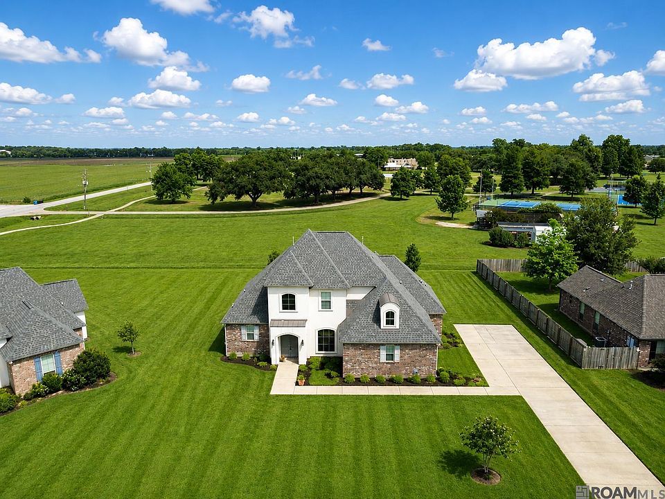 1st image of 209 Amelia Ct