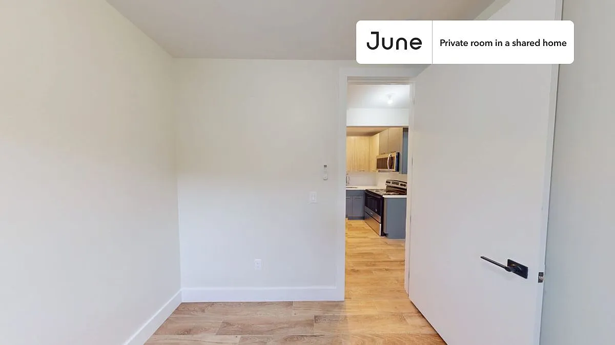 Full bedroom in 3 bed/2 bath home in Crown Heights #1833 A — Photo 3