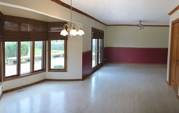 4th image of 62 Wesley Ave