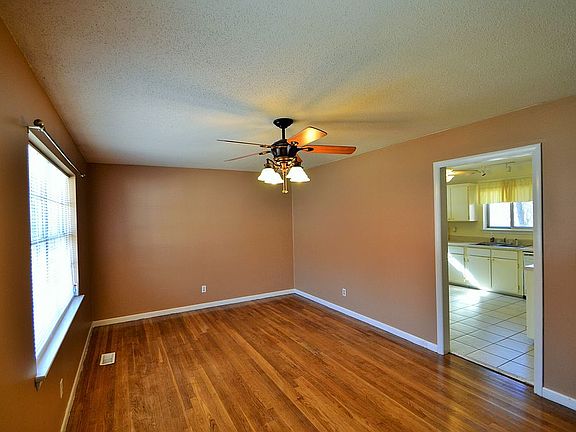 5th image of 1325 Mayfield Ln.