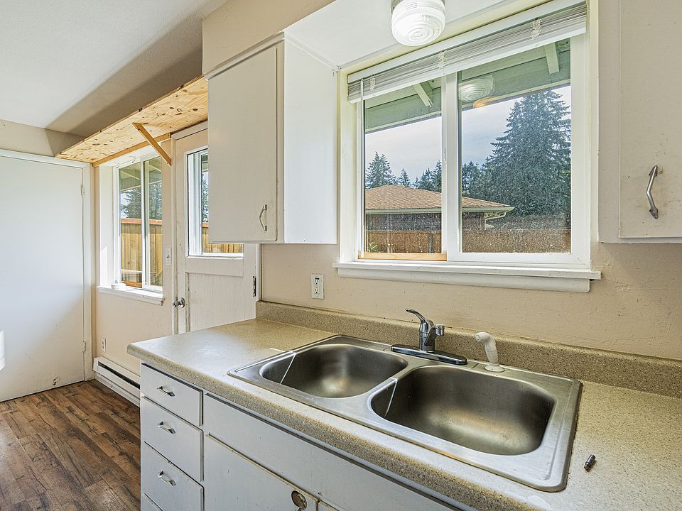 1st image of 12828 Bridgeport Way SW #1