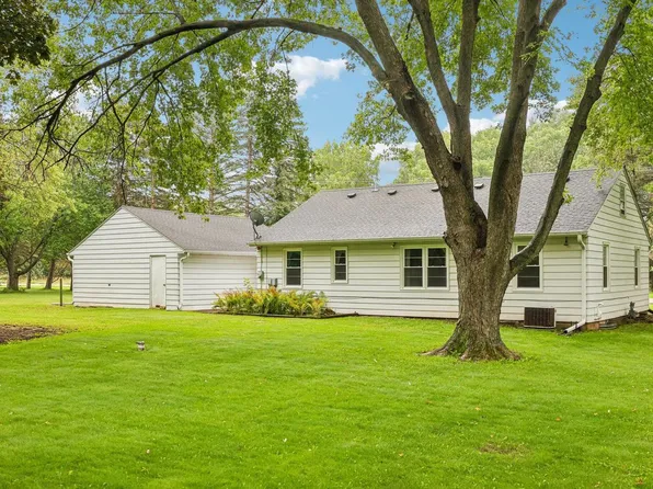 N68W29376 Hartling ROAD, Hartland, WI 53029