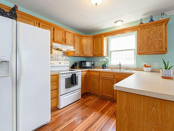 3rd image of 716 Lauren Dr