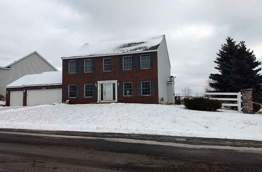2nd image of 18333 Roosevelt Cir NW