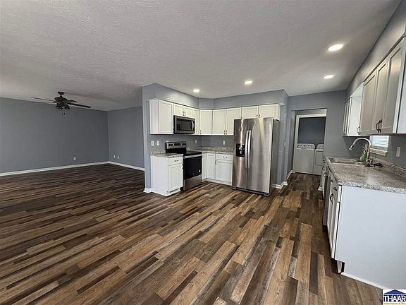 4th image of 2921 Schaal Ave