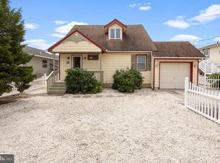 60 Edgewater Dr, Tuckerton, NJ