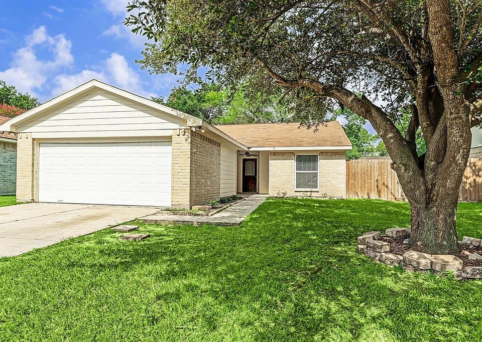 1st image of 12618 Day Hollow Ln
