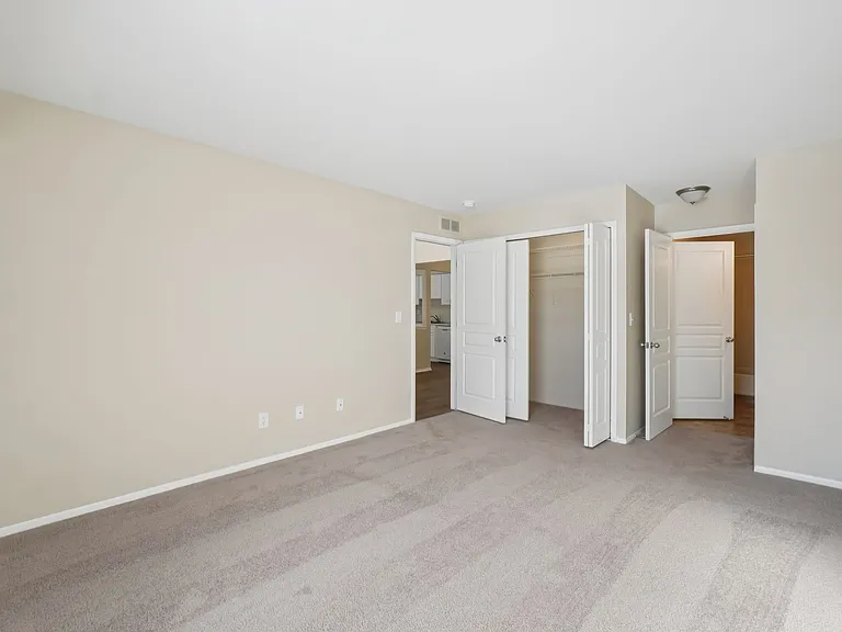 Harbour Village Apartments — Photo 20