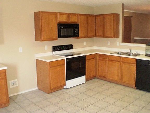 3rd image of 1500 Fieldstone Dr