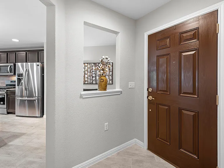 418 Fannin Ct — Photo 6