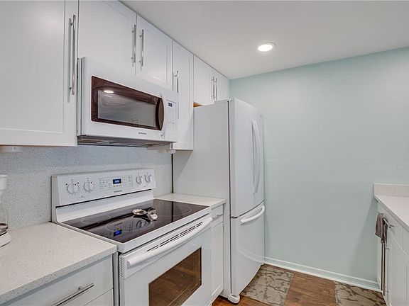 5th image of 835 18th St