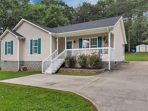 3rd image of 1207 Pennywood Dr