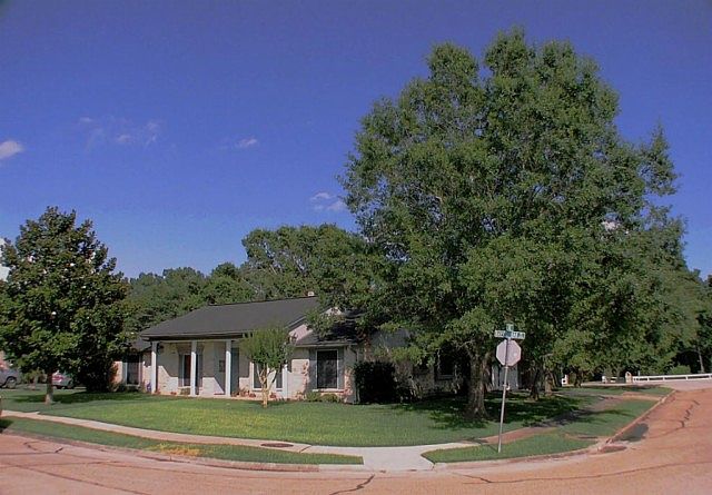 1st image of 1206 Bayou Oak Dr