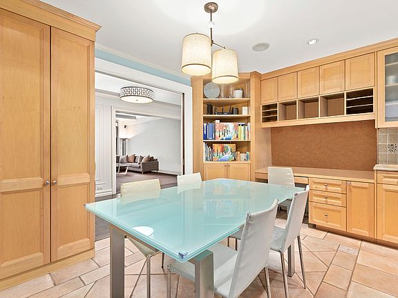 3rd image of 17 W 71st St APT 2B