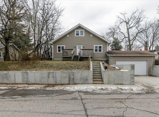 720 Pleasant View Dr, Des Moines, IA 50315