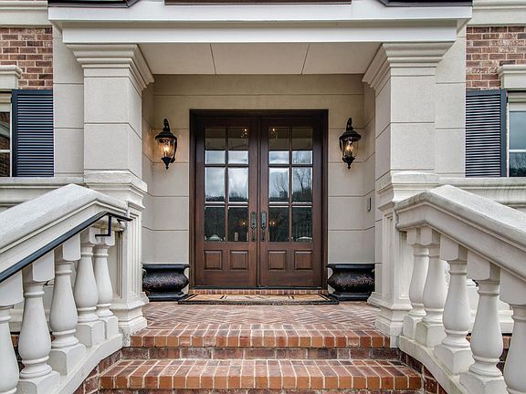 3rd image of 421 Yorkshire Garden Cir