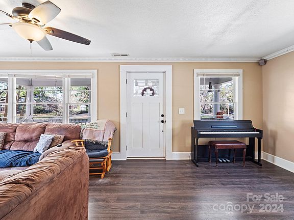 3rd image of 118 Rockwell Loop