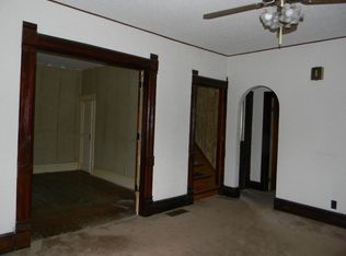 206 S Main St, Wolcottville, IN