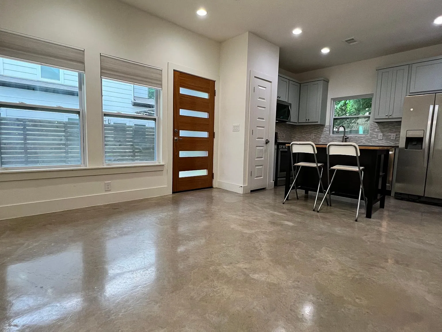 1003 Linden St — Photo 2