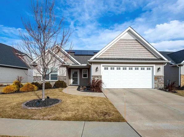 2430 Pheasant Creek Cir, Davenport, IA 52807
