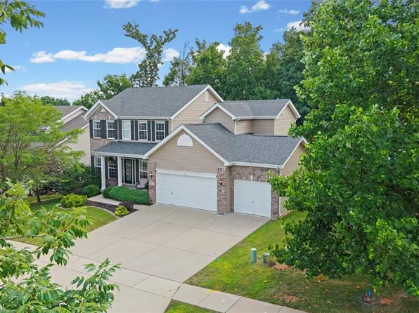 921 Molloy Dr, O'Fallon, MO 63366
