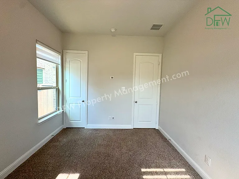 302 Julia Ln — Photo 26