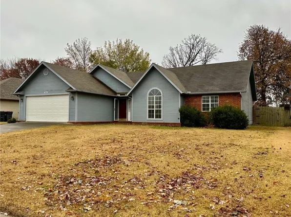679 W Oaklawn Dr, Springdale, AR 72764