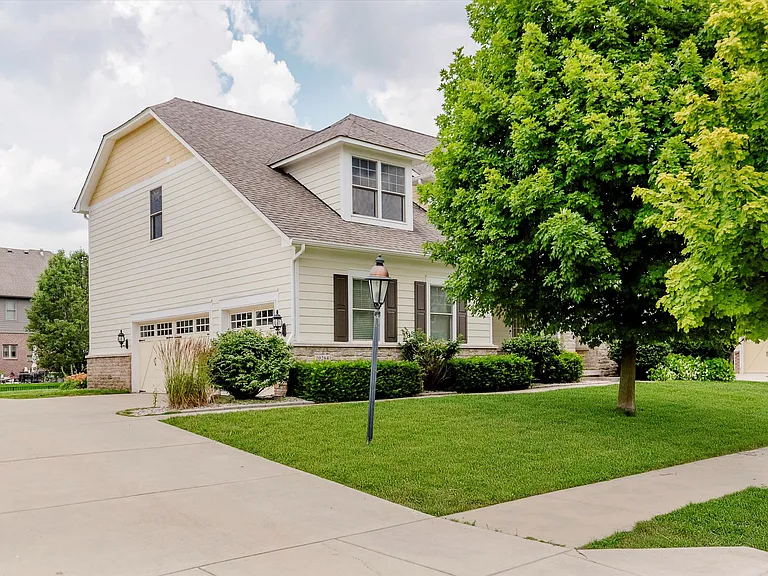10264 Normandy Way — Photo 3