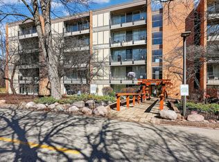 6020 Oakwood Dr APT 1L, Lisle, IL