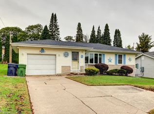 1724 N 8th St, Clinton, IA 52732