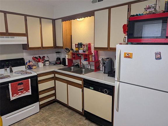 5th image of 1020 NE Lindsay Ave